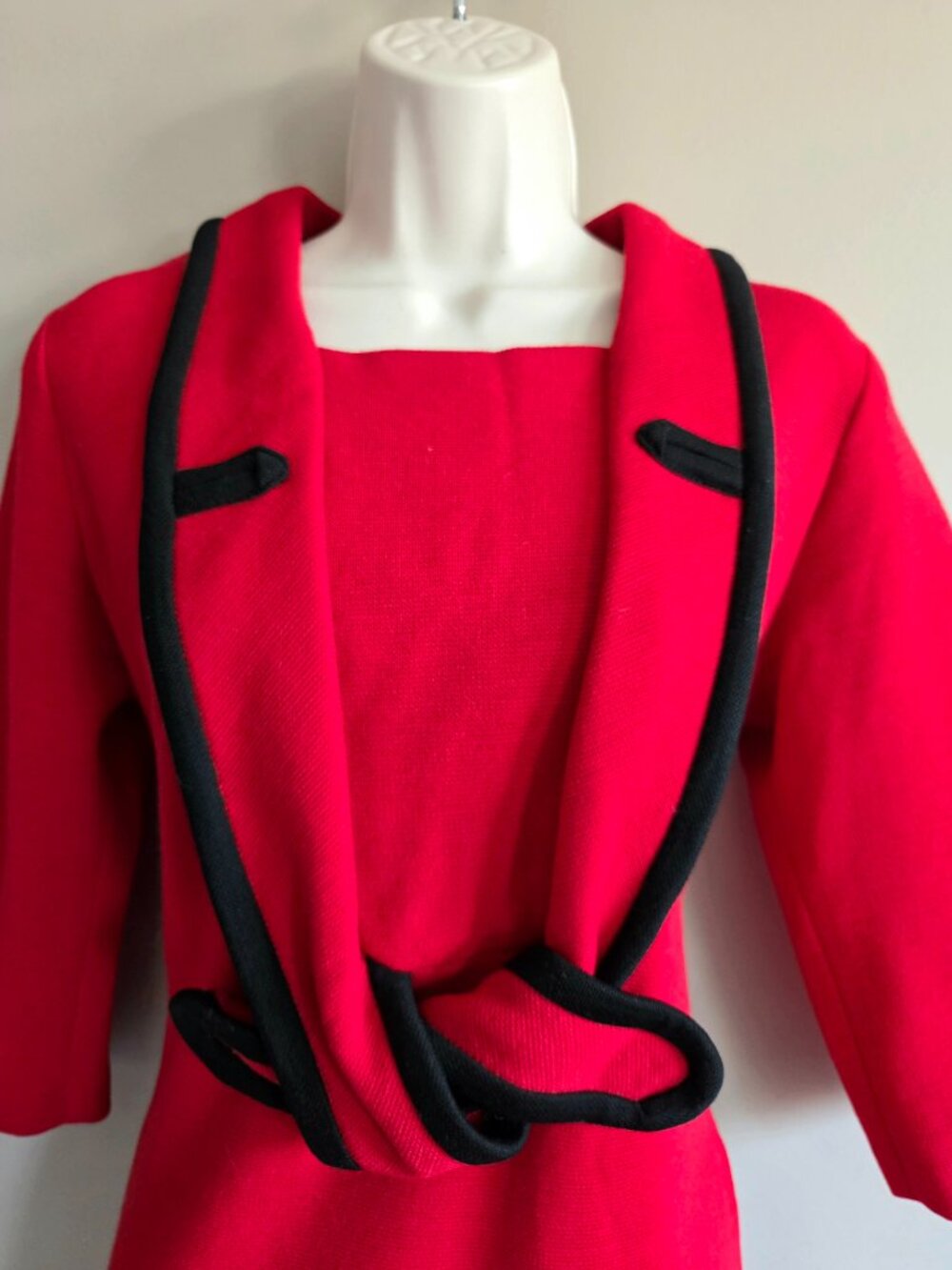 Vintage Red Sheath Dress 80s-90s w/Bow. 1960s Mod Inspired or from 1960s. AS IS. - Picture 2 of 9